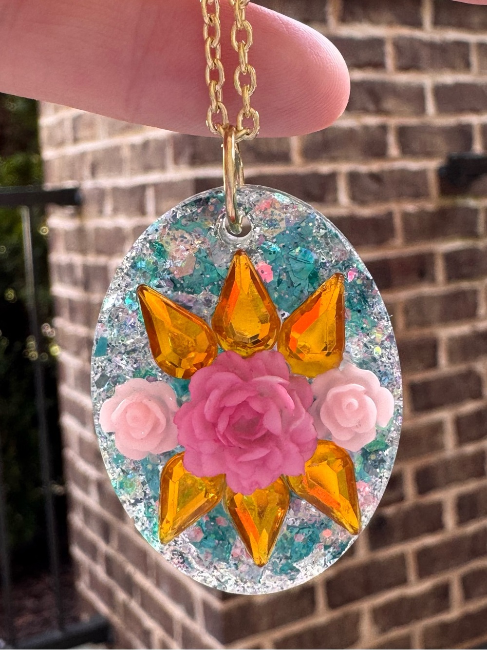 Floral Flower Pendant Necklace in Gold & Pink brand New